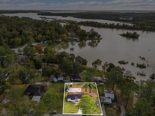 Building Photo - 340 Magnolia Dr