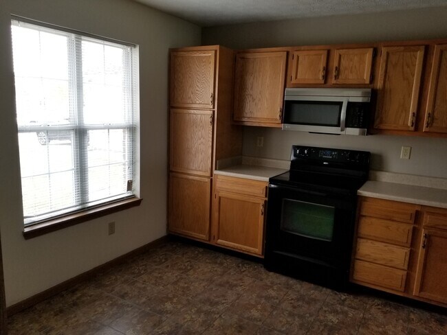 Building Photo - 2334 Hopkins Dr