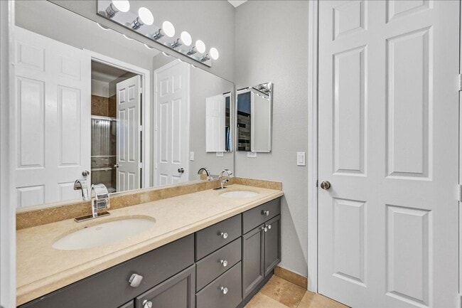 Building Photo - Fully Upgraded 5 Bedroom 4.5 Bathroom in Guard Gated Foothills Community!