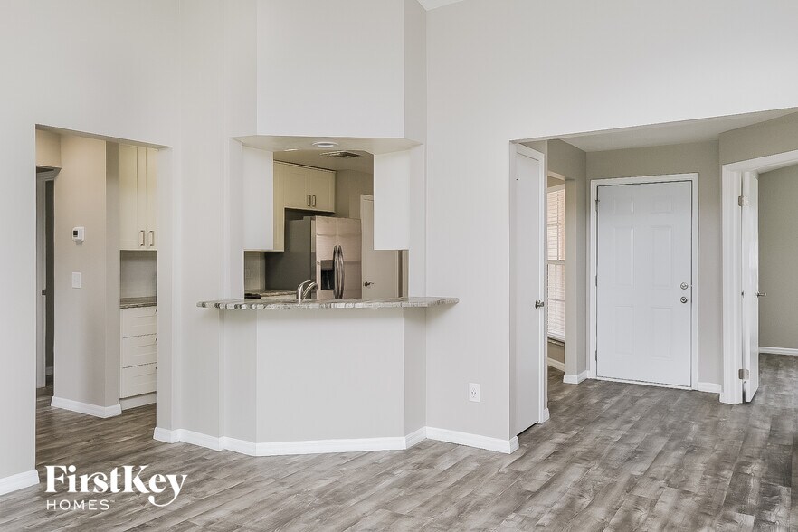 Building Photo - 1033 Hardwood Dr