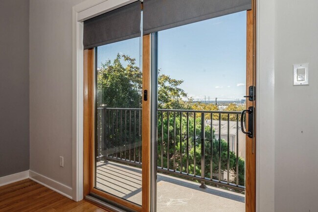 Building Photo - 225 Columbia Ave