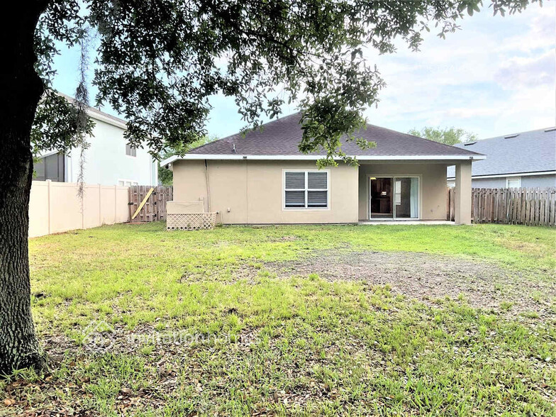 Building Photo - 14745 Falling Waters Dr