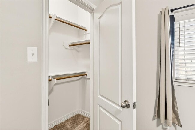 Building Photo - 2214 Cuarzo Dr