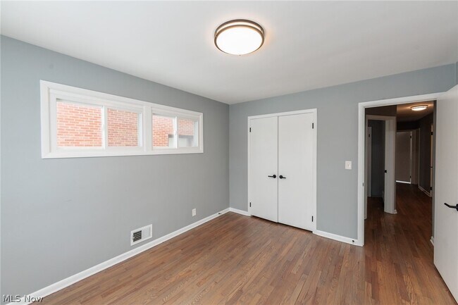 Building Photo - 2539 Warrensville Center Rd