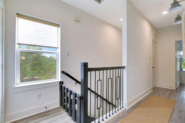 Building Photo - 1106 Paul Quinn St