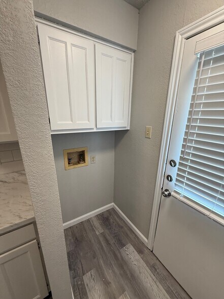 Building Photo - 1411 Lackey Ct