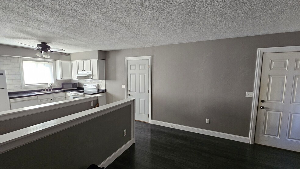 Building Photo - 3302 29th Ct S