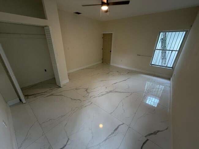 Building Photo - 6410 NW Miami Ct