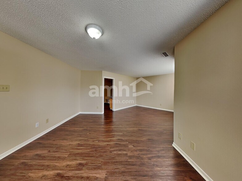 Building Photo - 10383 Homestead Dr