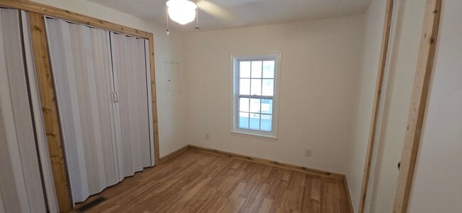 Building Photo - 2 bed 2 baths with large screened patio