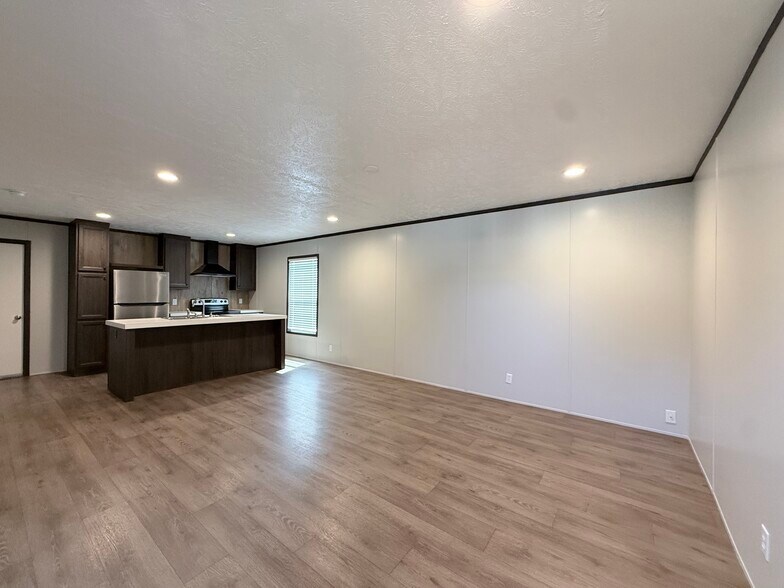 Building Photo - 135 Prairie Dr