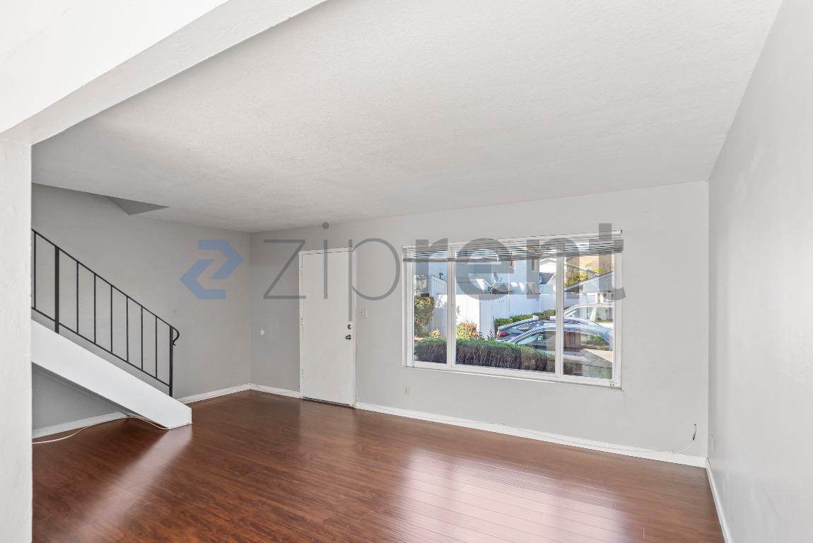 Building Photo - 38605 Royal Ann Common