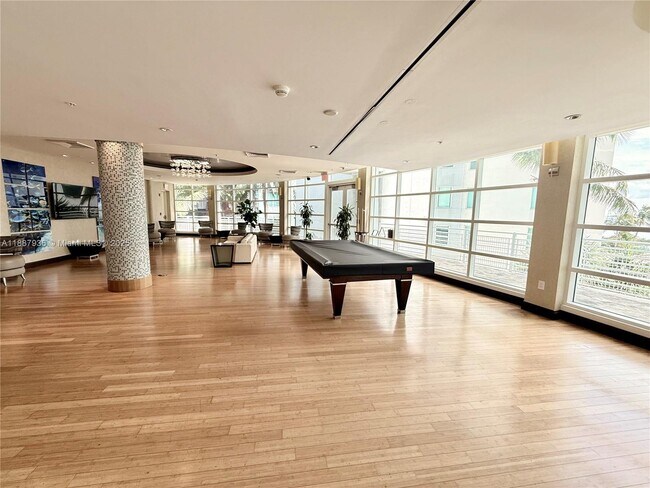 Building Photo - 253 NE 2nd St