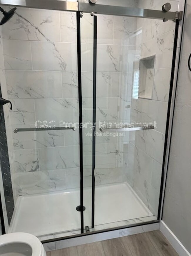 Building Photo - 1519 W 22nd Pl