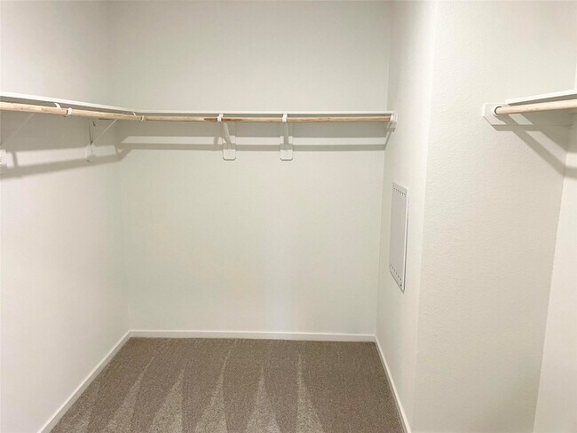 Building Photo - 6330 Breakaway Grv Dr