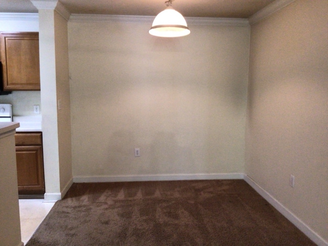 Building Photo - Equestrain Park 2 bedroom + 2 bathroom condo