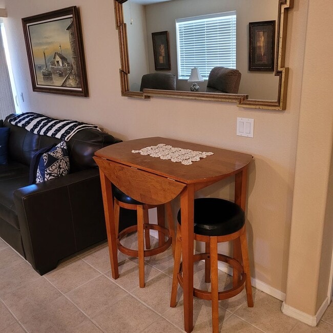 Building Photo - Furnished One Bedroom