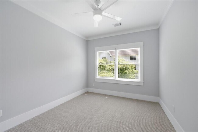 Building Photo - 254 Lamon Ave SE