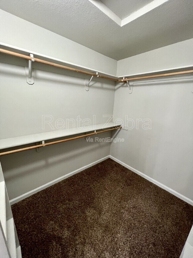 Building Photo - 1239 El Portal Dr