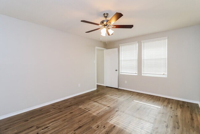 Building Photo - 332 Indian Blanket Dr