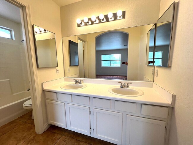 Building Photo - 4548 Aviation St