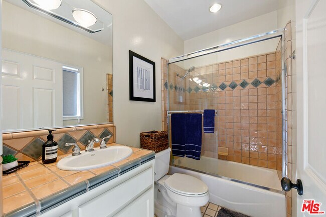 Building Photo - 28905 W Beach Ln