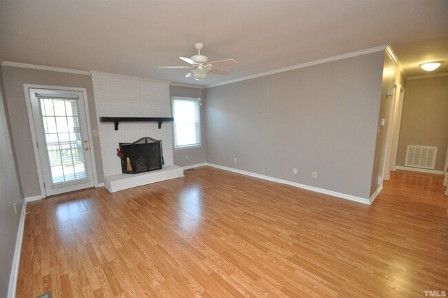 Building Photo - 9001 Crestwood Dr