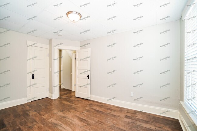 Building Photo - 528 Bulen Ave