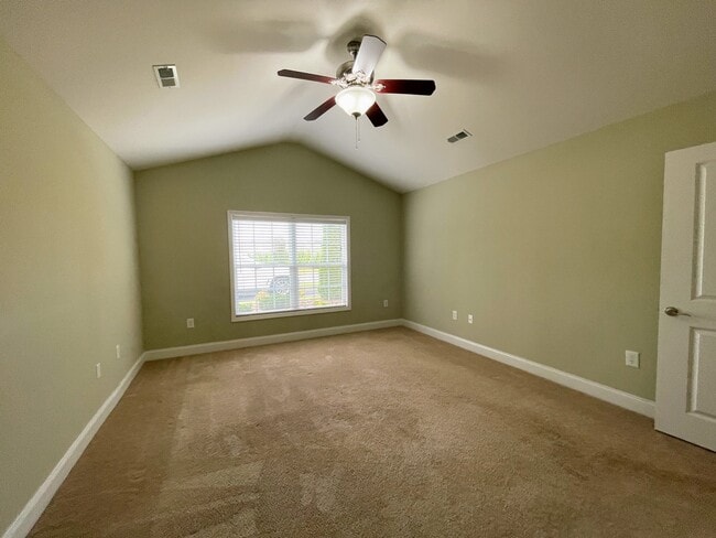 Building Photo - 57 NW Moore Farm Cir