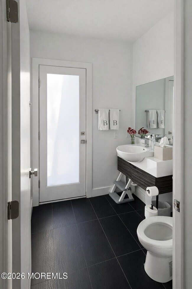 Building Photo - 11 Woodland Dr