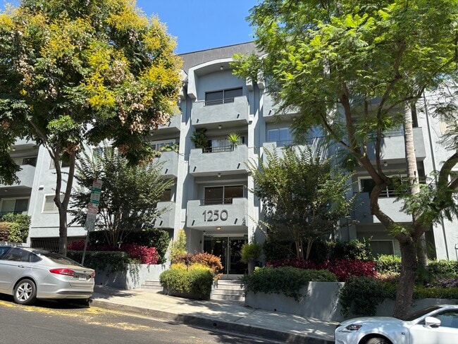 Building Photo - 1250 N Kings Rd