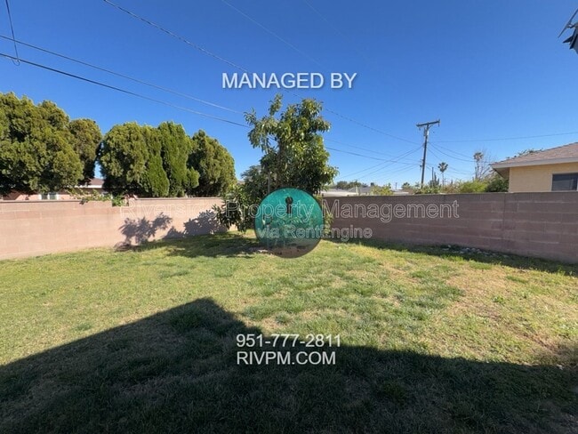 Building Photo - 9817 Olive St