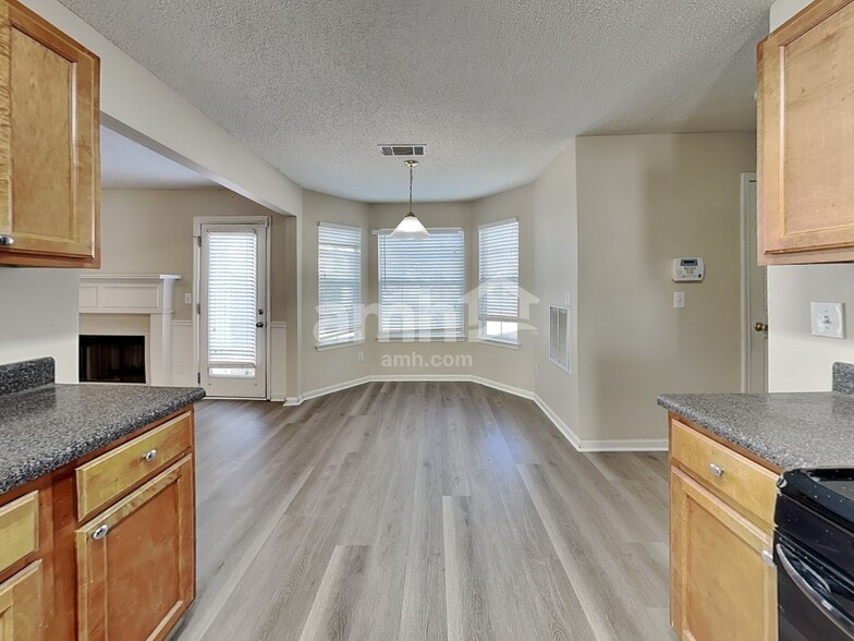 Building Photo - 501 Gonzaga Cir