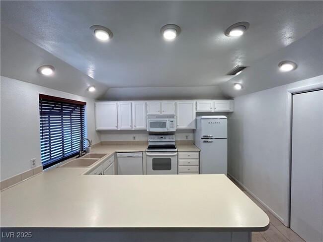 Building Photo - 8429 Dunphy Ct