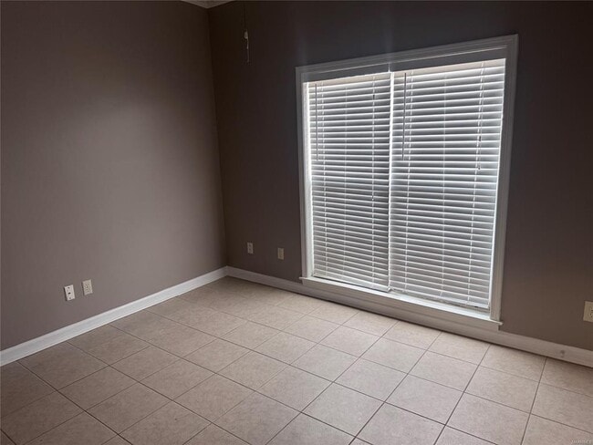 Building Photo - 1924 Dundee Dr