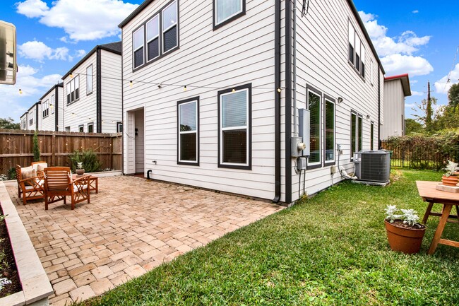 Building Photo - 6635 T C Jester Blvd