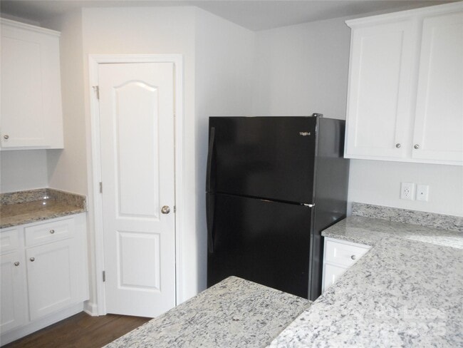 Building Photo - 2101 Talbert Ct