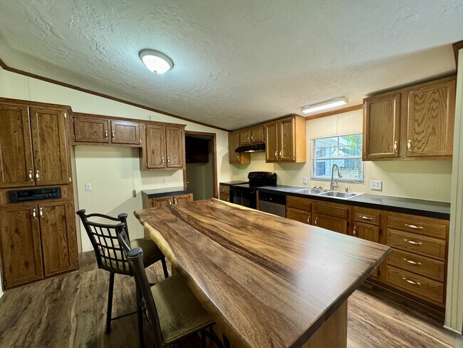 Building Photo - 229 Bateman Ln