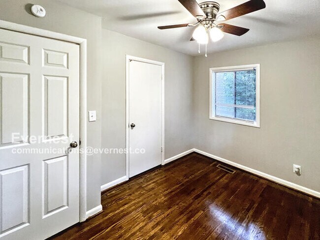 Building Photo - 1116 Lay Dr