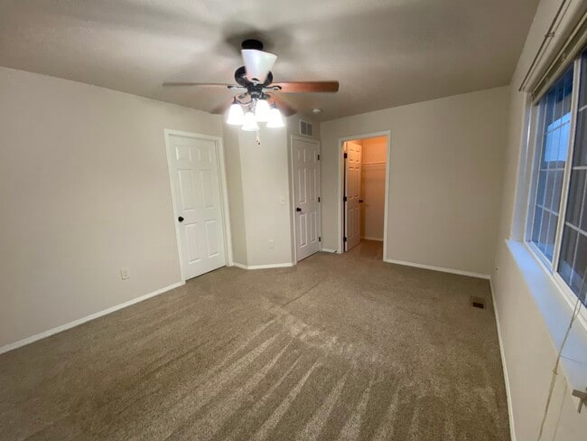 Building Photo - 6511 S Santa Rosa Pl