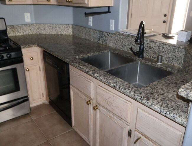 Building Photo - Single Story remodeled home