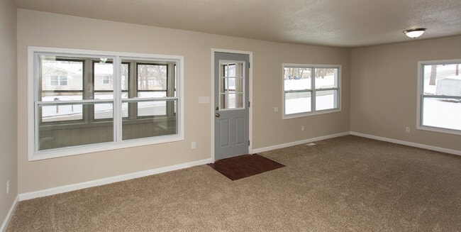 Building Photo - Beautiful 3 Bedroom 1 Bath Home - Pyramid ...