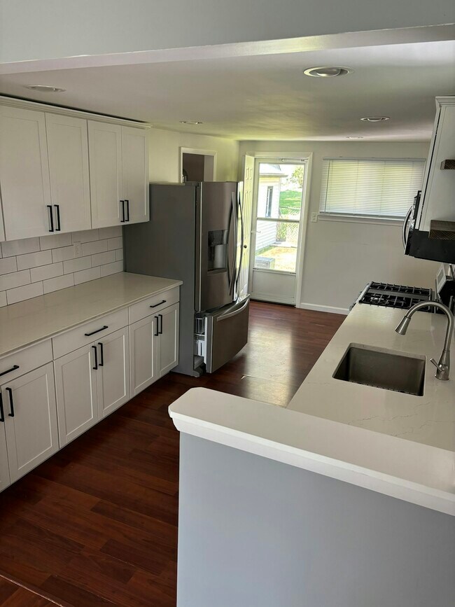 Building Photo - 23311 Lakewood St