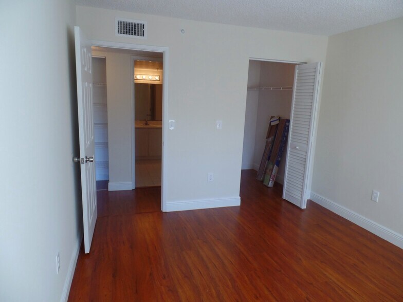 Building Photo - 3844 Lyons Rd