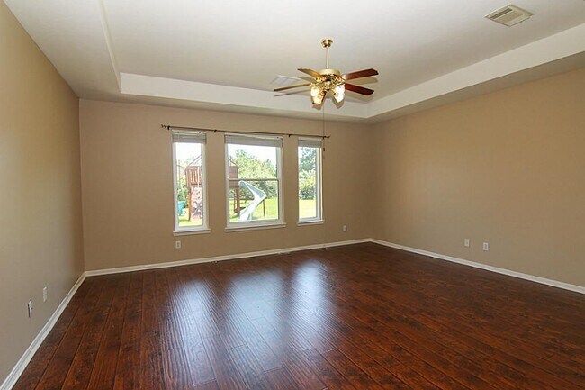 Building Photo - 2758 Laguna Pointe Dr