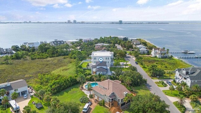 Building Photo - 500 Deer Point Dr