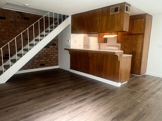 Building Photo - $500 OFF JAN RENT! 2 BED CONDO w/GARAGE!!