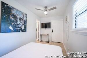 Building Photo - 555 Hansford St
