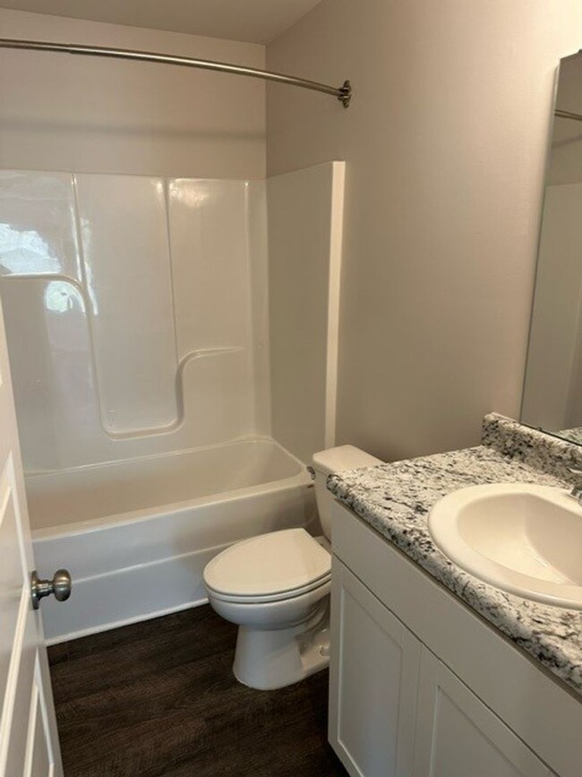 Building Photo - *Pre-leasing* Three Bedroom | Two Bathroom...