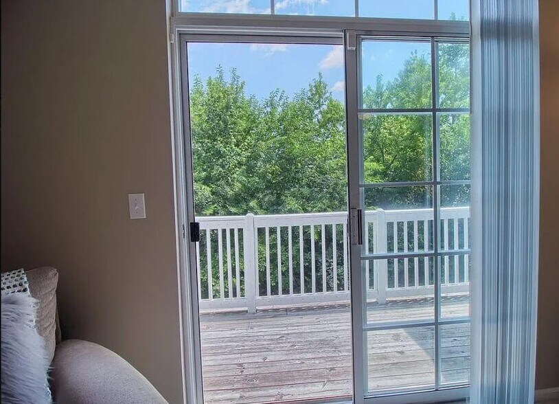 Building Photo - 7016 Old Bridge Ln E